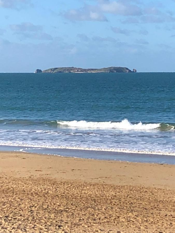 Le Cezembre, Au Pied De La Plage Saint-Malo Luaran gambar