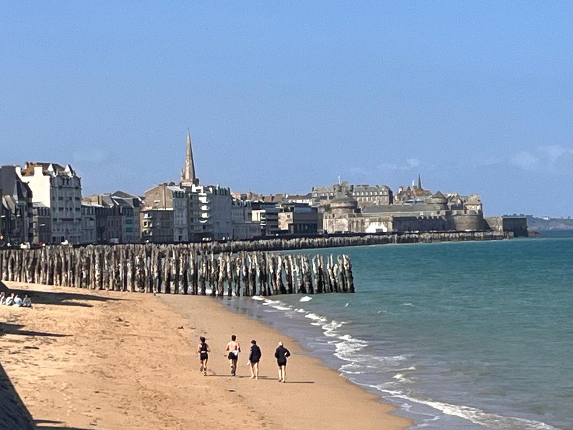 Le Cezembre, Au Pied De La Plage Saint-Malo Luaran gambar